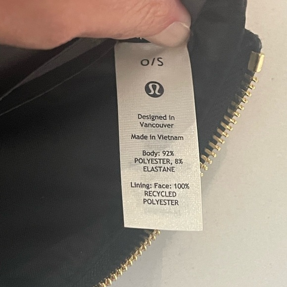 Lululemon Curved Wristlet *Velour Black 2024 Style Number: W9EP1S Price: $58 O/S - Picture 7 of 9
